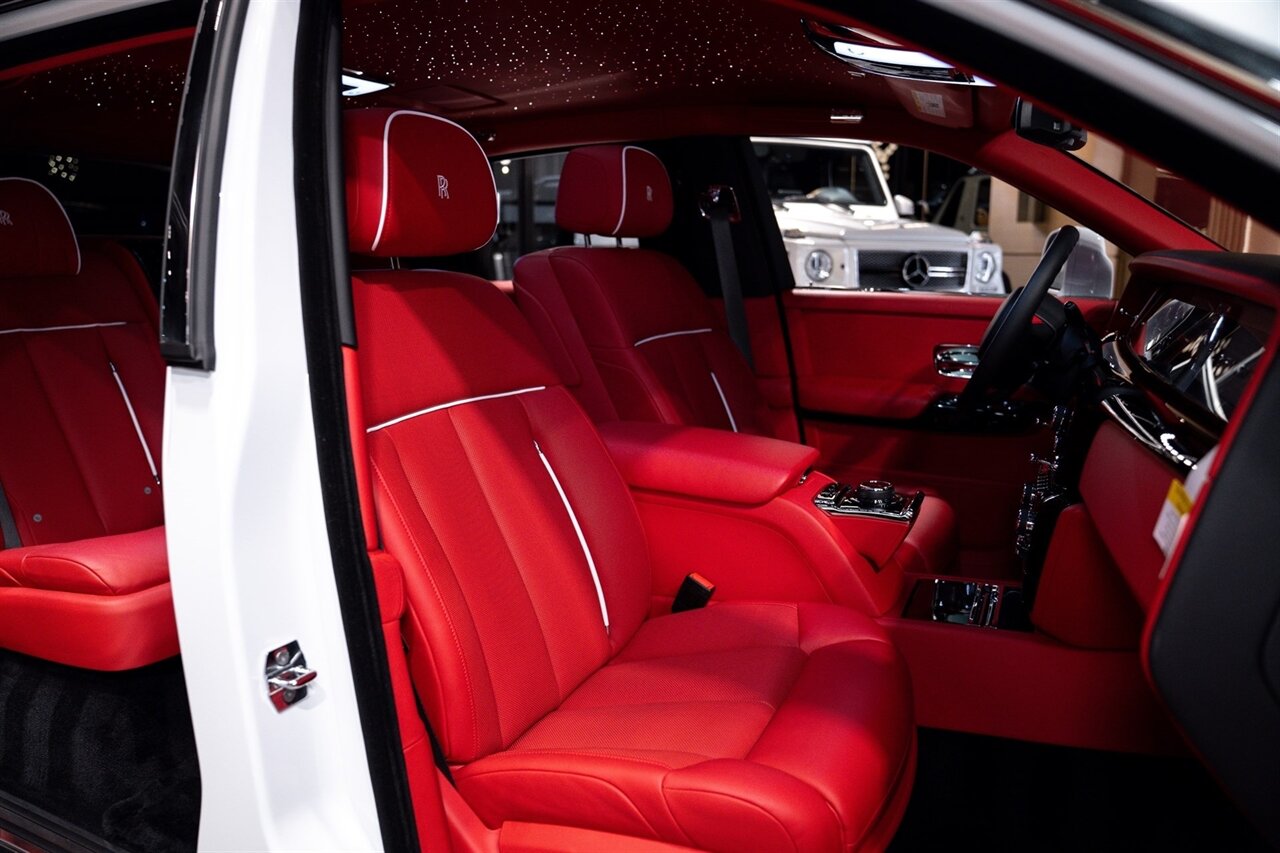 2024 Rolls-Royce Phantom   - Photo 10 - Beverly Hills, CA 90212