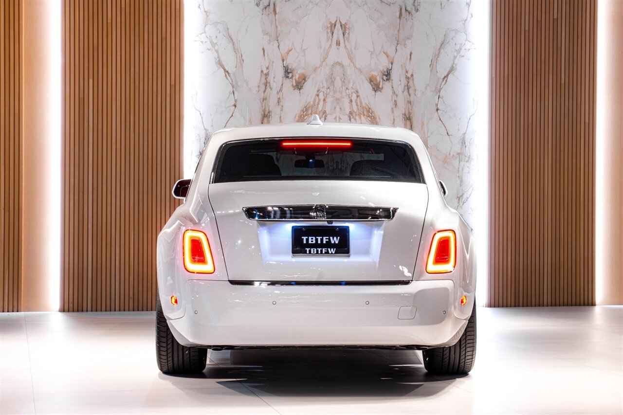 2024 Rolls-Royce Phantom   - Photo 3 - Beverly Hills, CA 90212