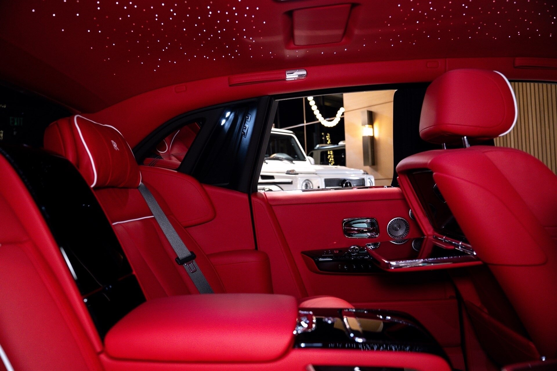 2024 Rolls-Royce Phantom - Photo 8