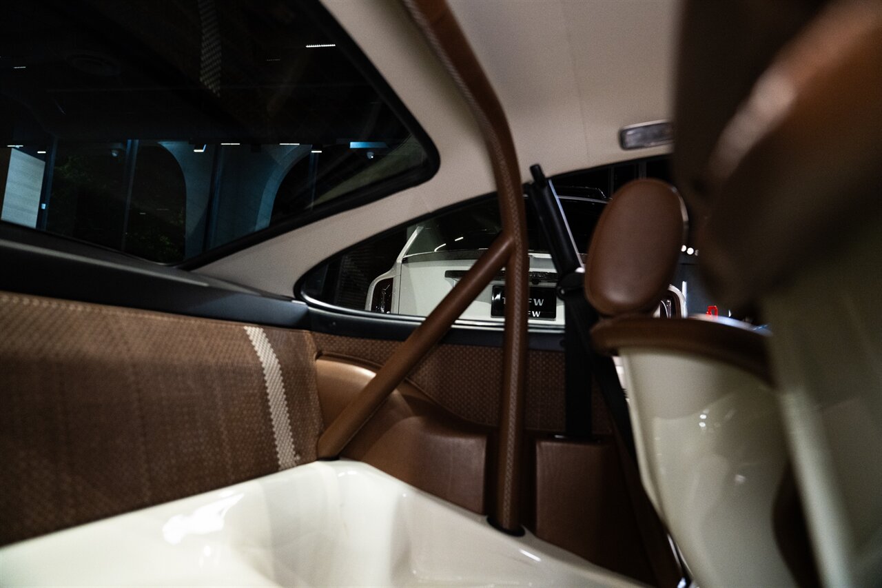 1990 Porsche 911 Carrera 2 Singer   - Photo 21 - Beverly Hills, CA 90212