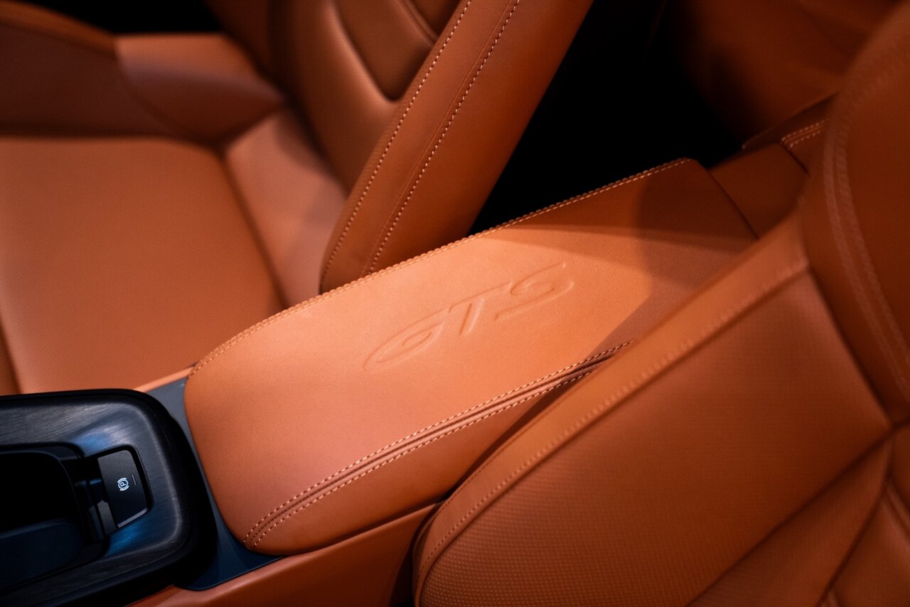 2026 Porsche 911 Carrera 4 GTS - Photo 18 - Beverly Hills, CA 90212