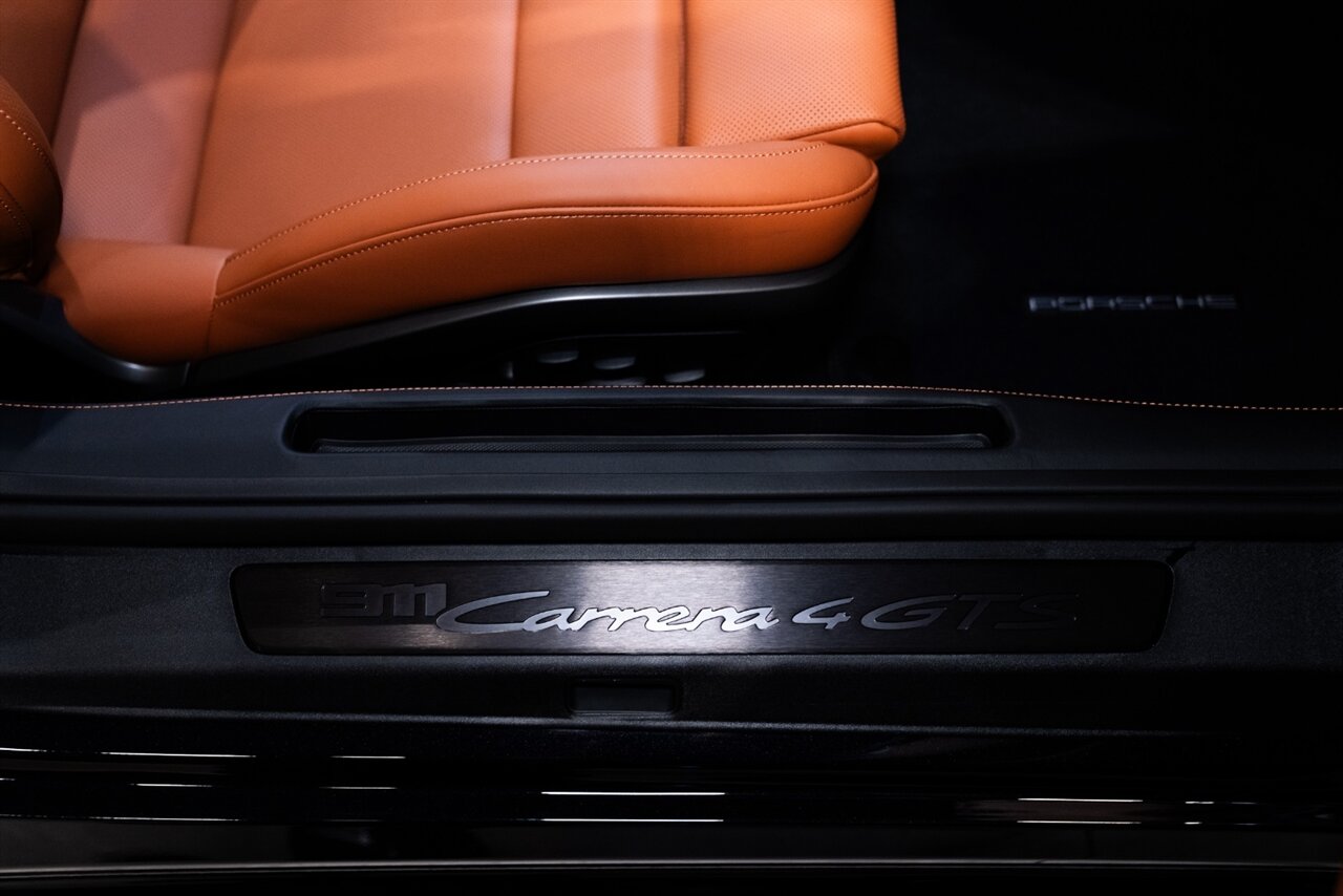 2026 Porsche 911 Carrera 4 GTS - Photo 12 - Beverly Hills, CA 90212
