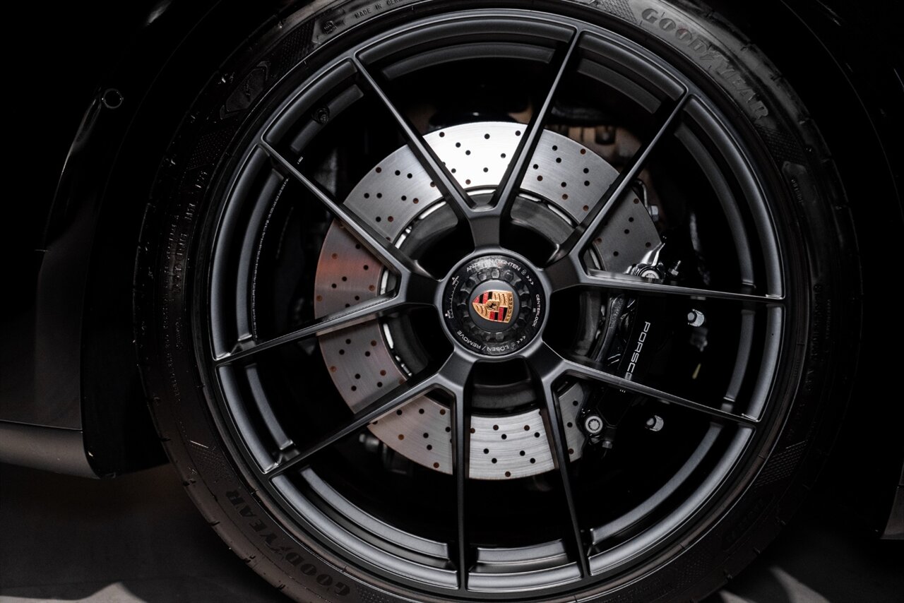 2026 Porsche 911 Carrera 4 GTS - Photo 29 - Beverly Hills, CA 90212