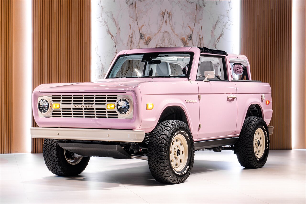 2023 Ford Bronco   - Photo 1 - Beverly Hills, CA 90212
