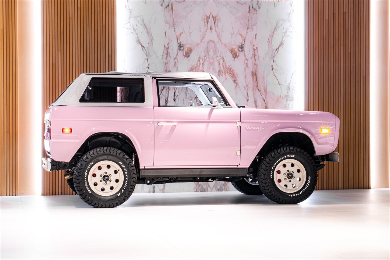 2023 Ford Bronco   - Photo 6 - Beverly Hills, CA 90212