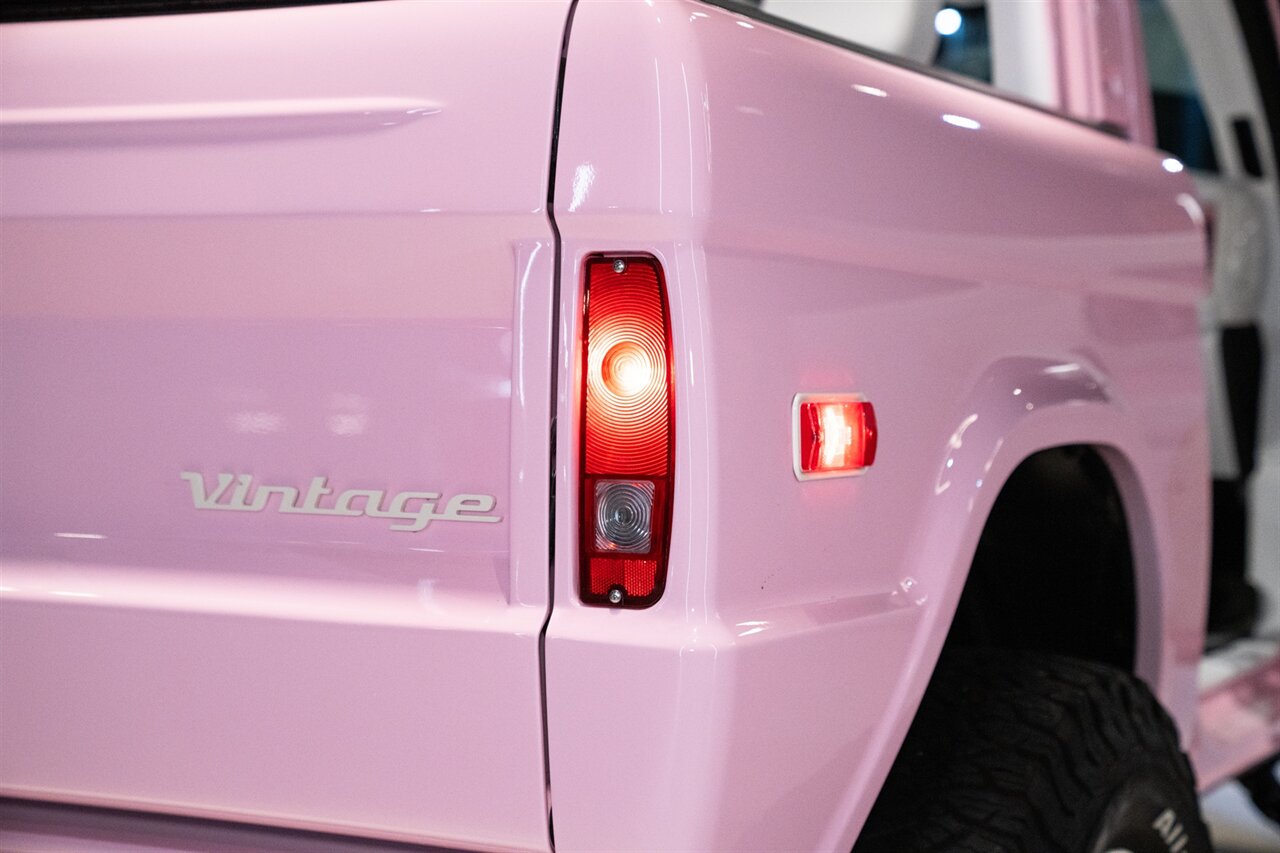 2023 Ford Bronco   - Photo 13 - Beverly Hills, CA 90212
