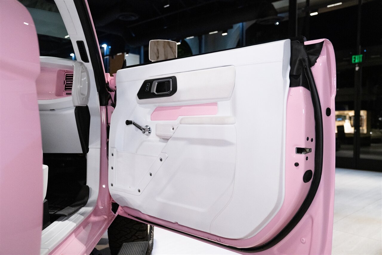 2023 Ford Bronco   - Photo 14 - Beverly Hills, CA 90212