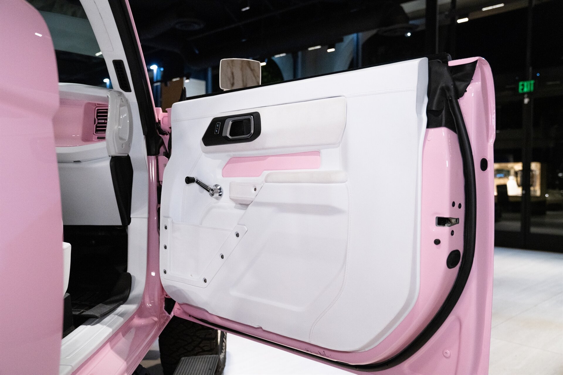 2023 Ford Bronco - Photo 14