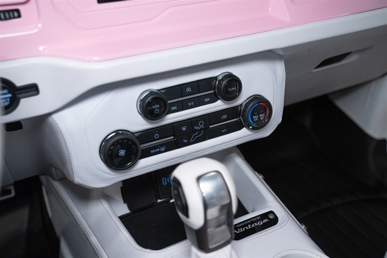 2023 Ford Bronco   - Photo 29 - Beverly Hills, CA 90212