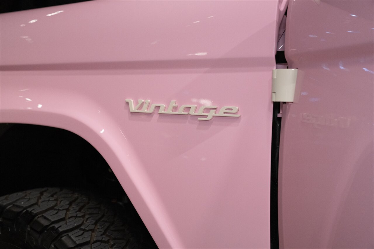 2023 Ford Bronco   - Photo 12 - Beverly Hills, CA 90212