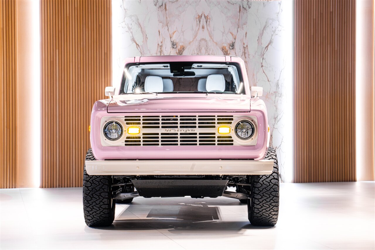 2023 Ford Bronco   - Photo 3 - Beverly Hills, CA 90212