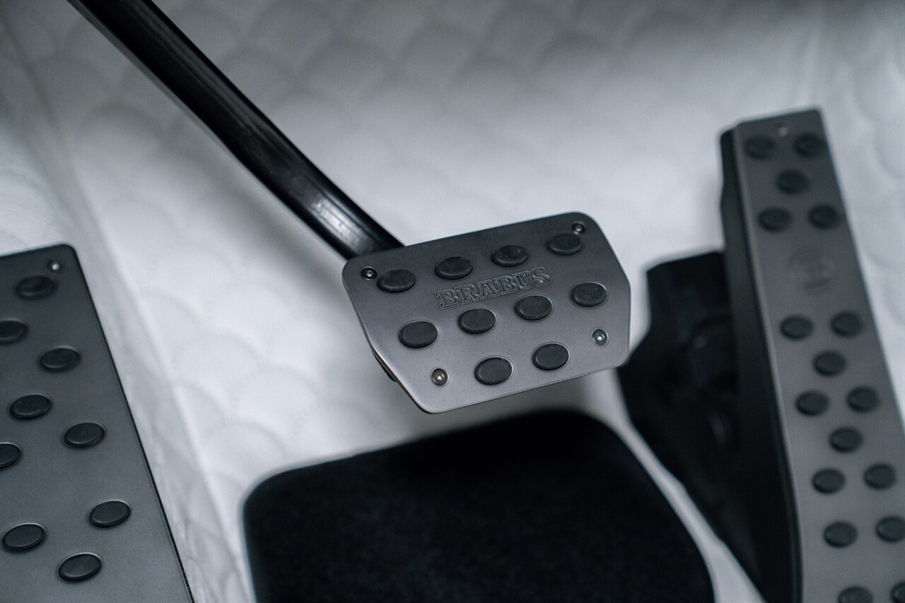 2025 Land Rover Range Rover P615 SV LWB Brabus 700 - Photo 23 - Beverly Hills, CA 90212