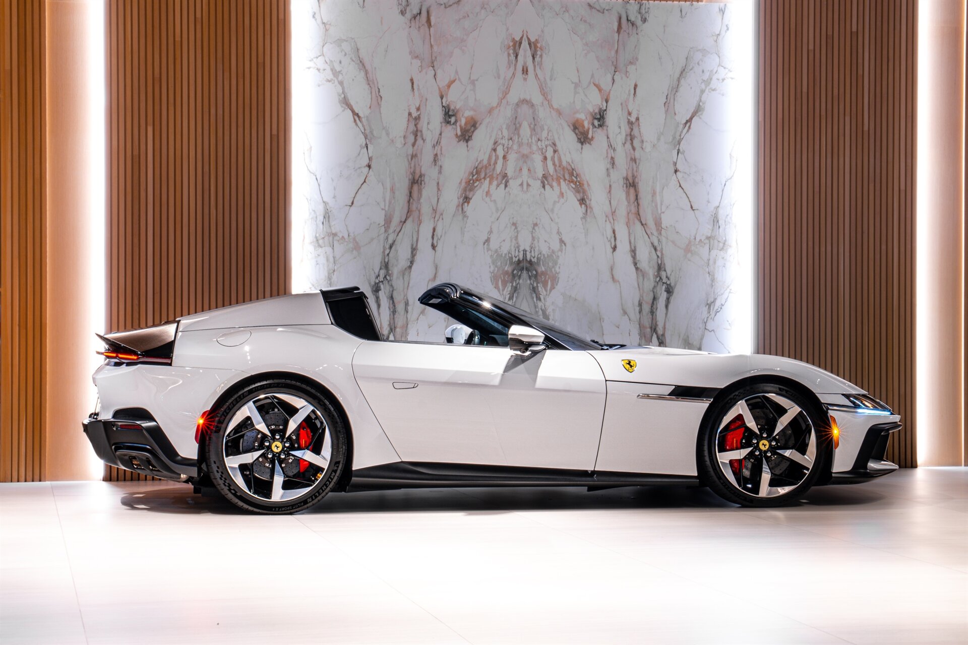 2026 Ferrari 12Cilindri Spider - Photo 7