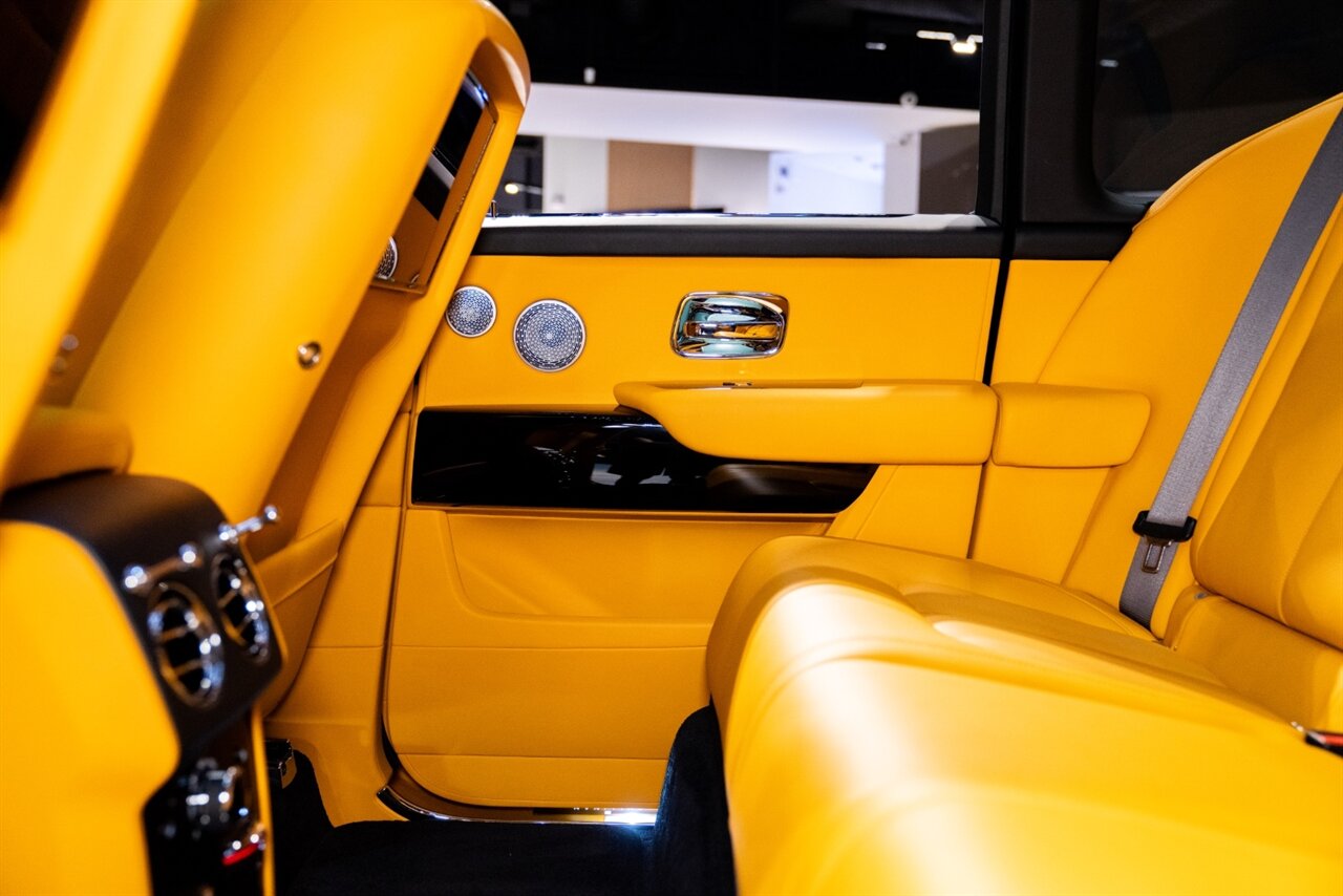 2023 Rolls-Royce Cullinan   - Photo 12 - Beverly Hills, CA 90212