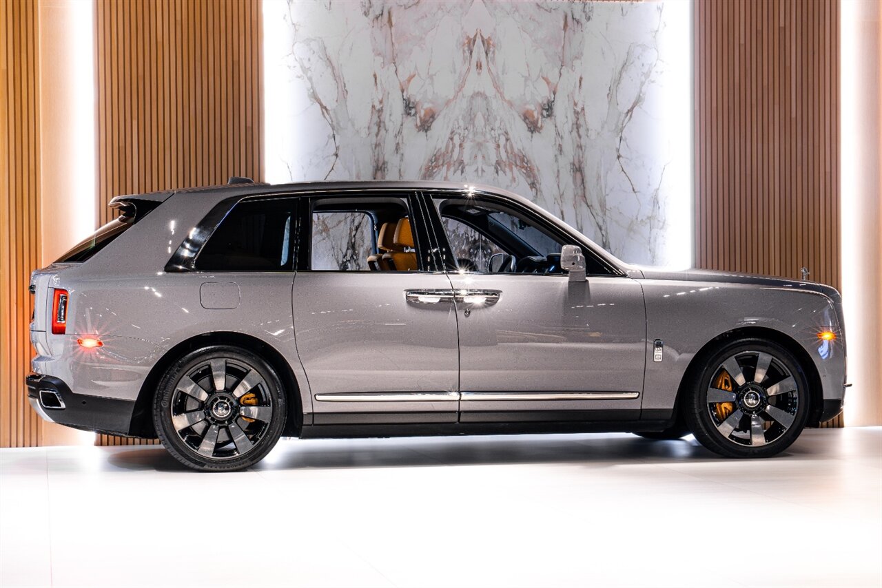 2023 Rolls-Royce Cullinan   - Photo 4 - Beverly Hills, CA 90212