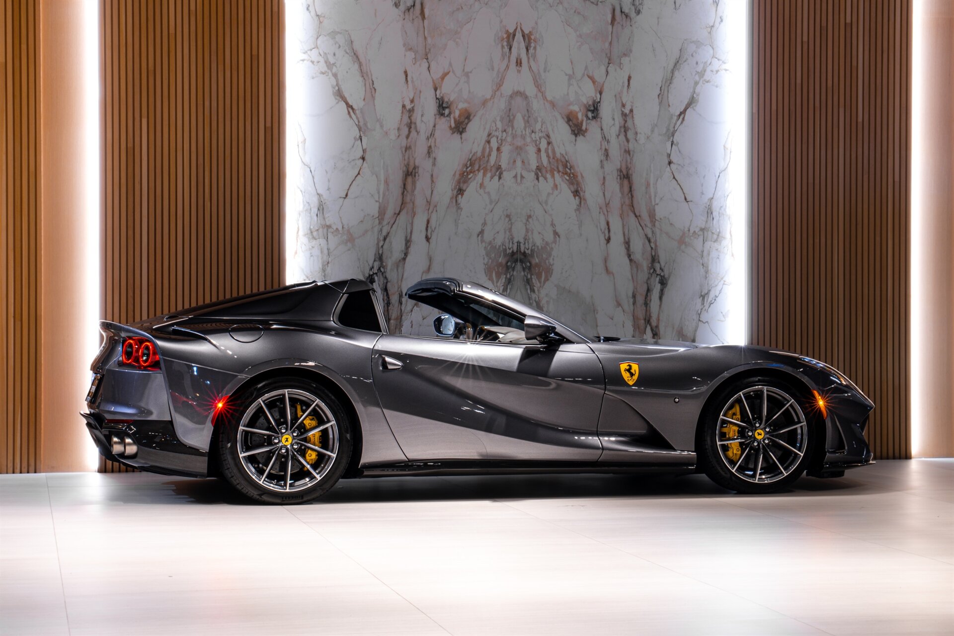 2022 Ferrari 812 GTS - Photo 4