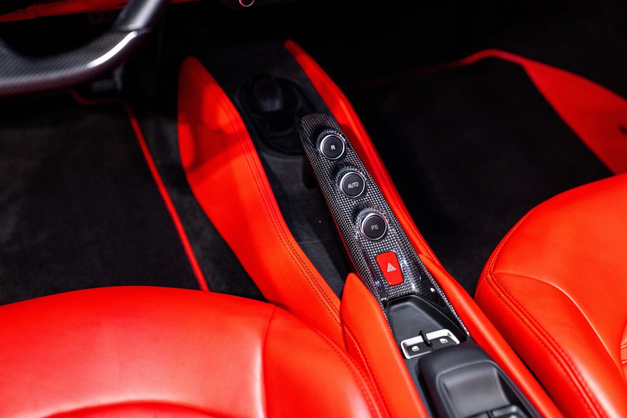 2021 Ferrari F8 Spider   - Photo 18 - Beverly Hills, CA 90212