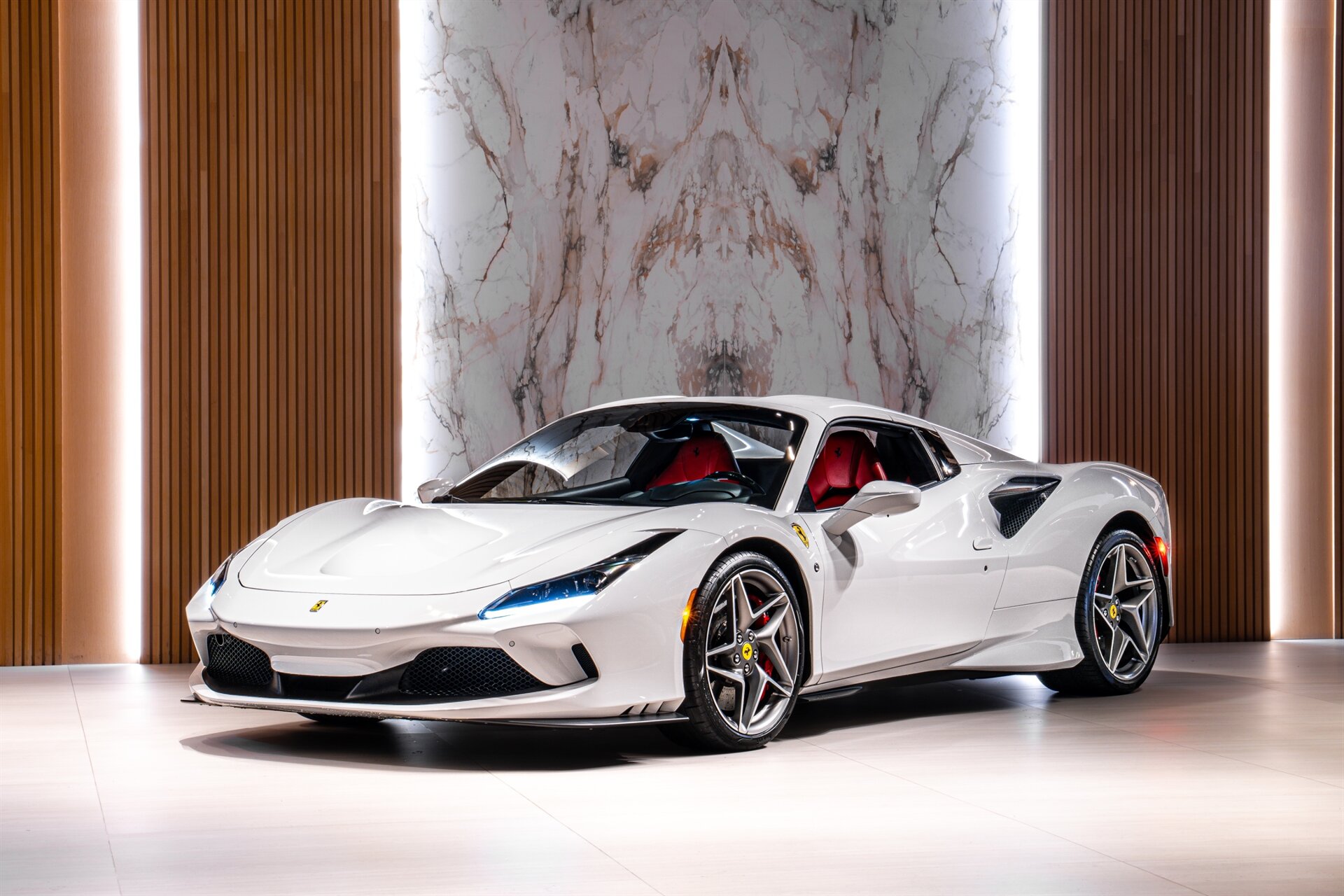 2021 Ferrari F8 Spider - Photo 2