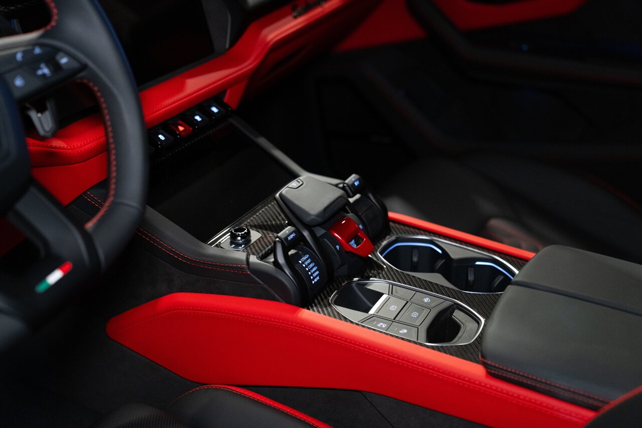 2026 Lamborghini Urus SE   - Photo 13 - Beverly Hills, CA 90212