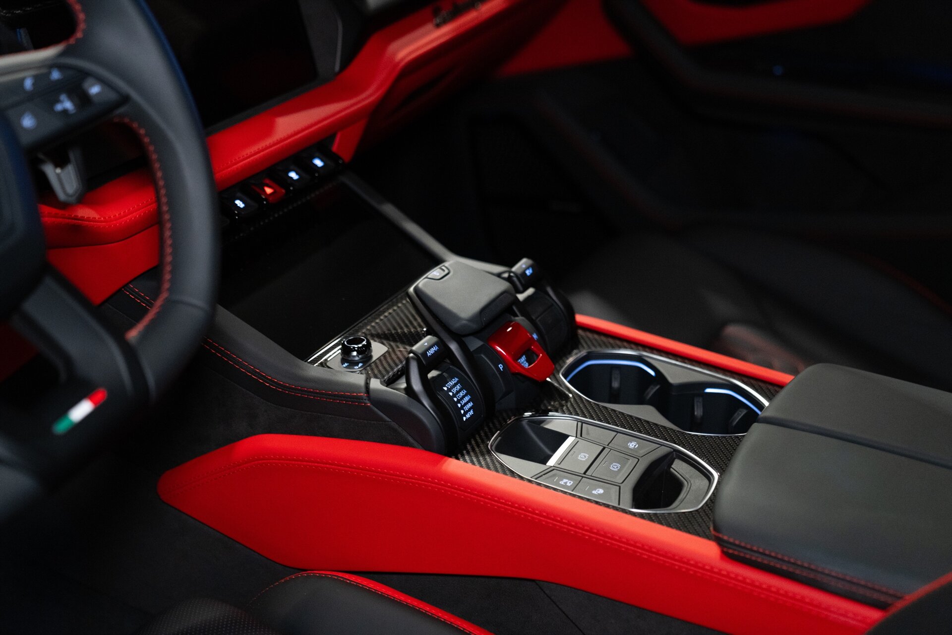 2026 Lamborghini Urus SE - Photo 13