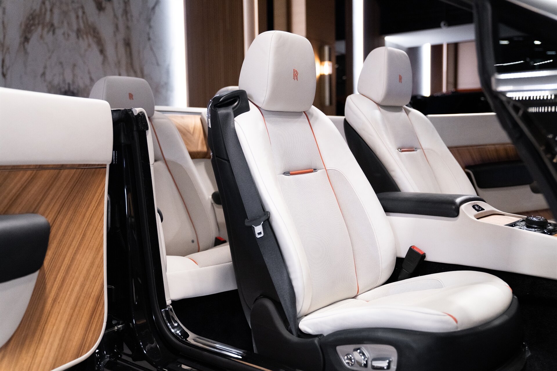 2016 Rolls-Royce Dawn - Photo 18