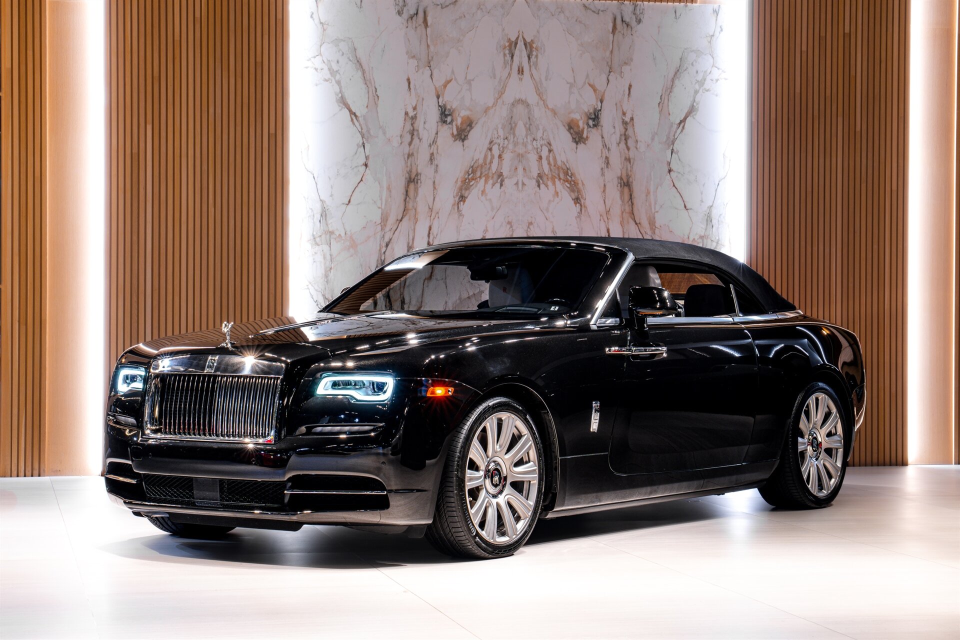 2016 Rolls-Royce Dawn - Photo 2