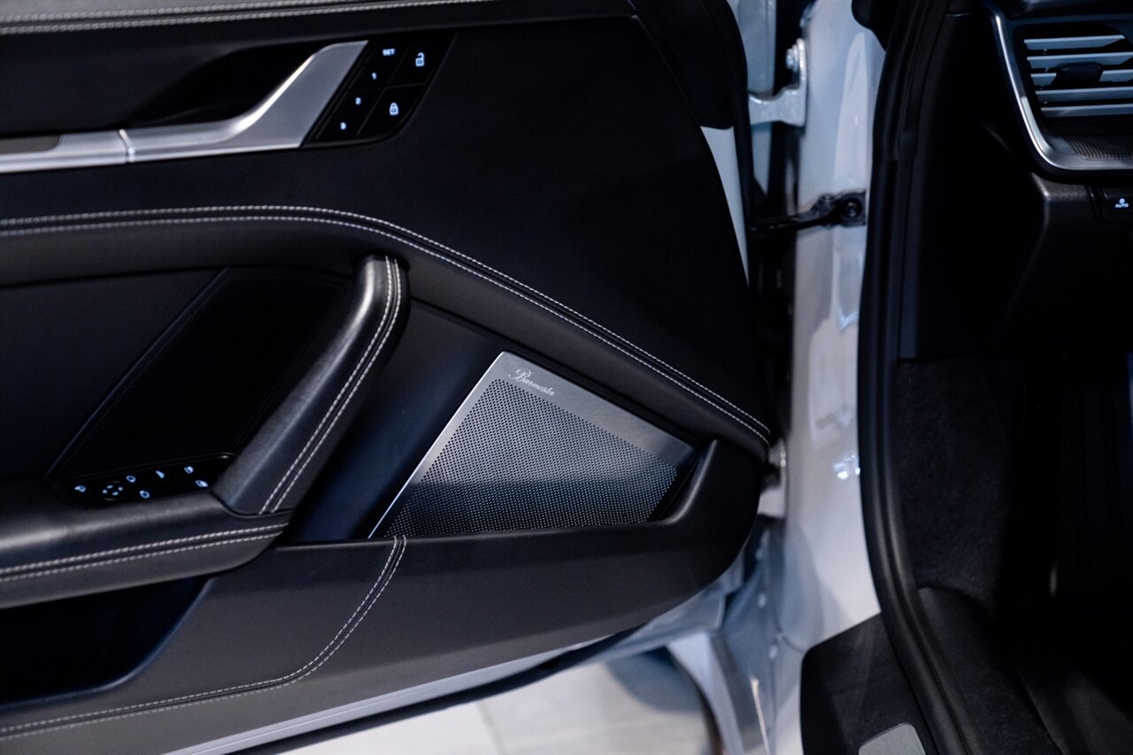 2022 Porsche 911 Turbo S   - Photo 18 - Beverly Hills, CA 90212