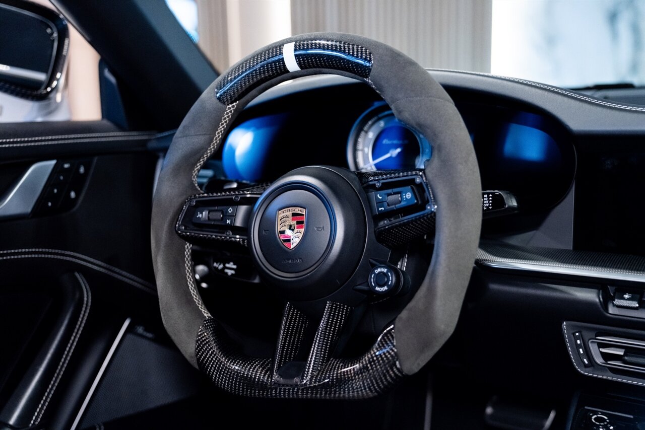 2022 Porsche 911 Turbo S   - Photo 11 - Beverly Hills, CA 90212