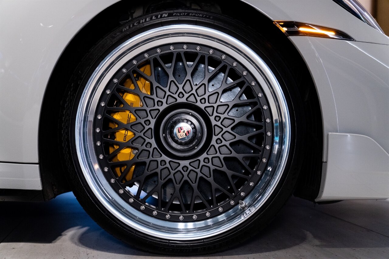 2022 Porsche 911 Turbo S   - Photo 9 - Beverly Hills, CA 90212