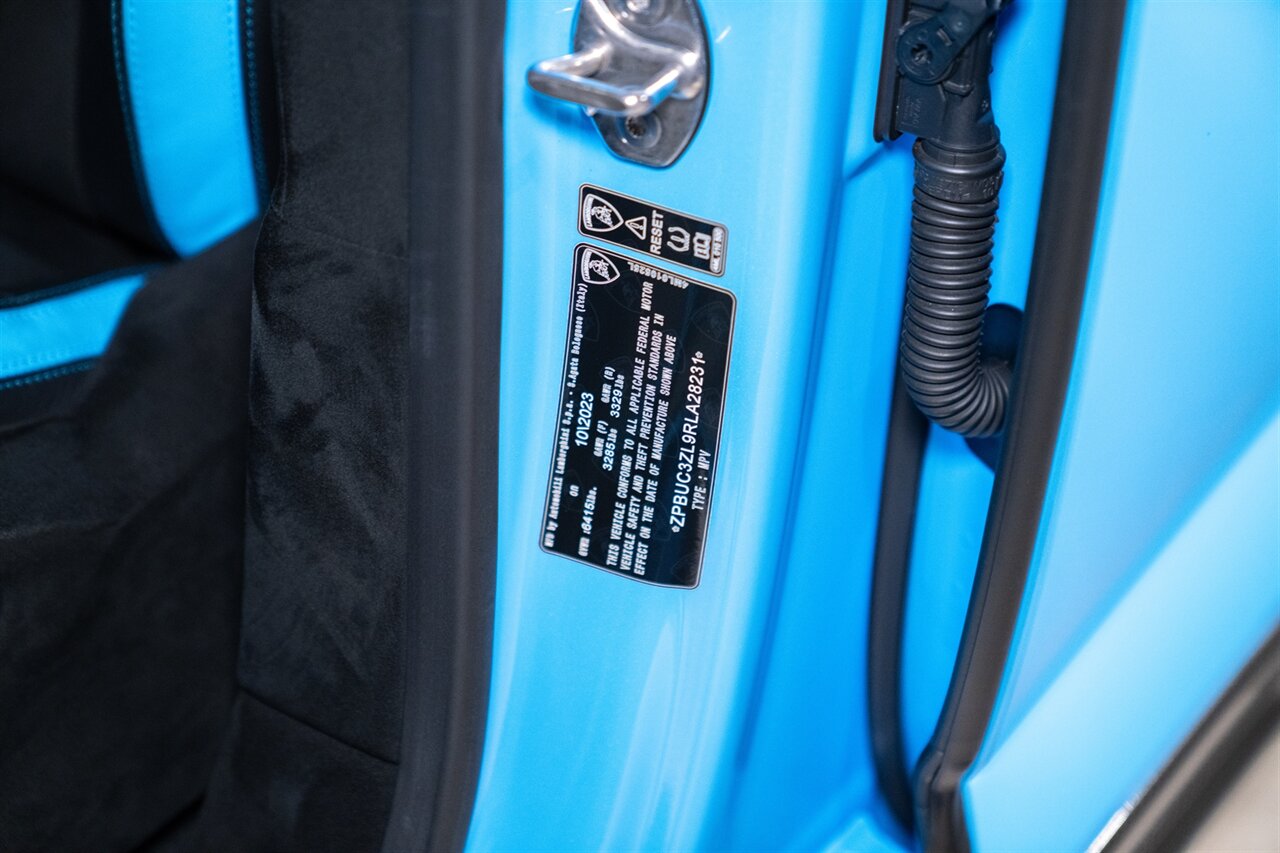2024 Lamborghini Urus Performante   - Photo 45 - Beverly Hills, CA 90212