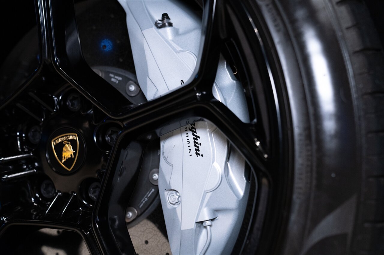 2024 Lamborghini Urus Performante   - Photo 16 - Beverly Hills, CA 90212
