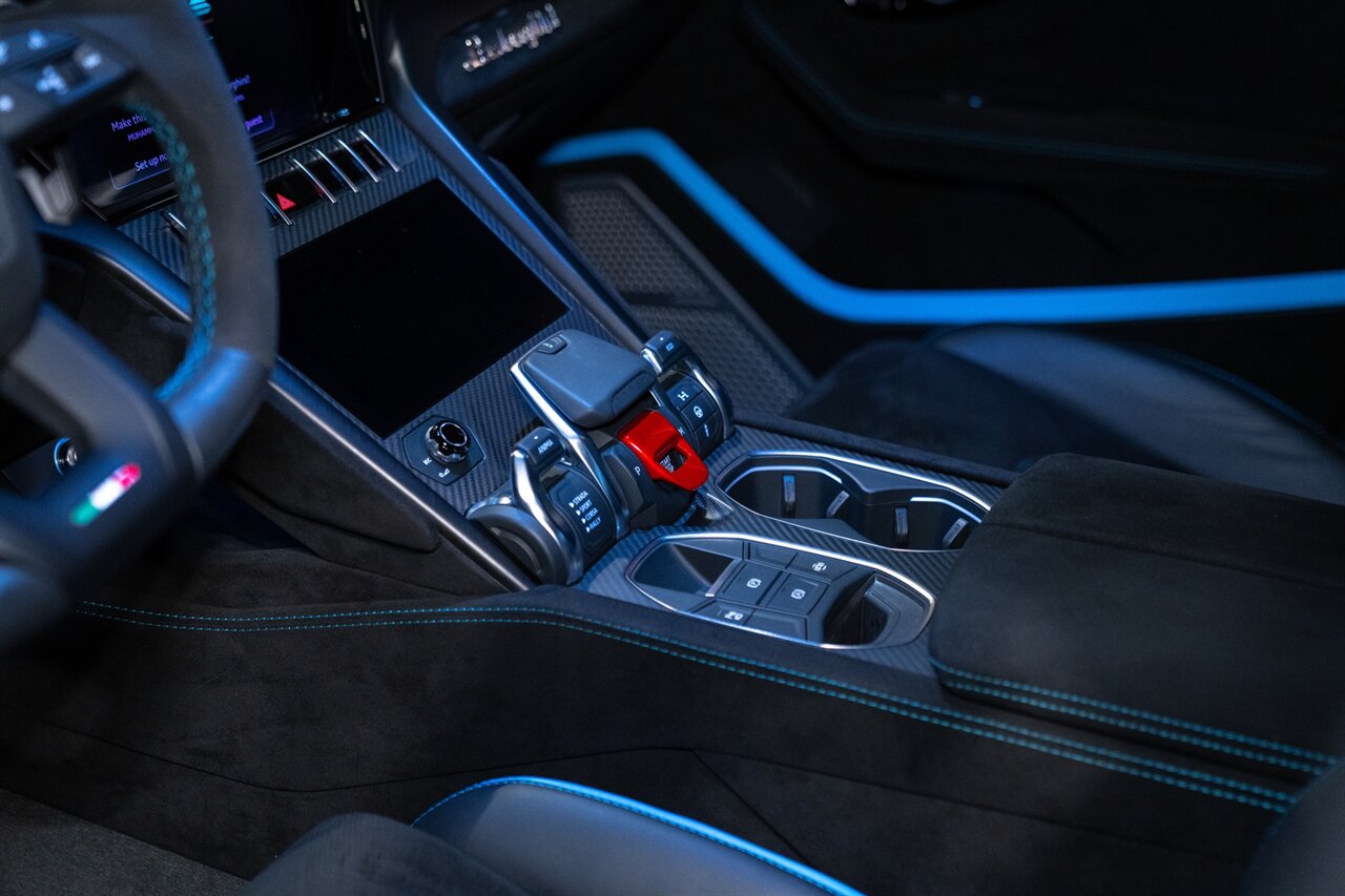 2024 Lamborghini Urus Performante   - Photo 17 - Beverly Hills, CA 90212