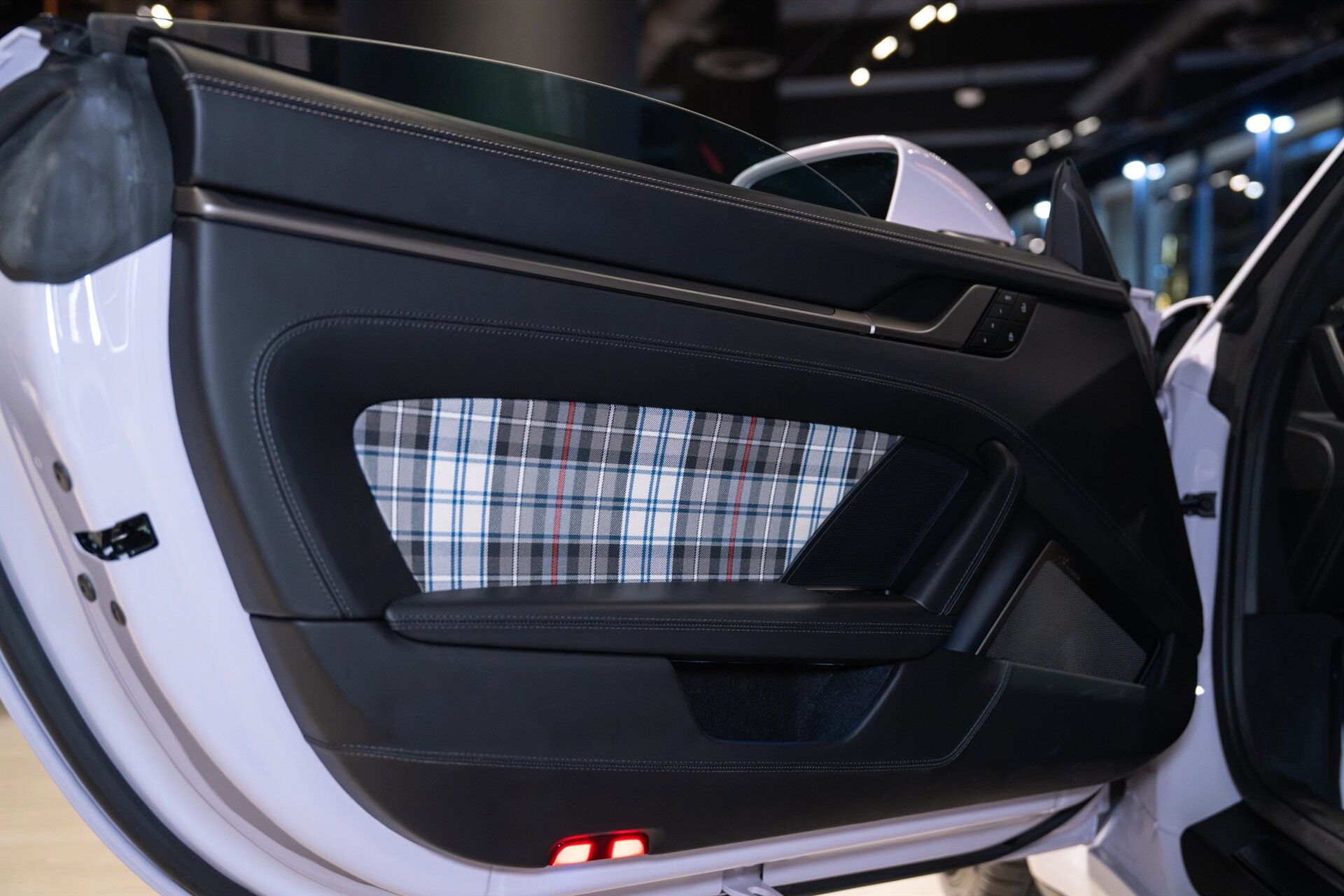 2025 Porsche 911 Turbo 50 Years - Photo 17