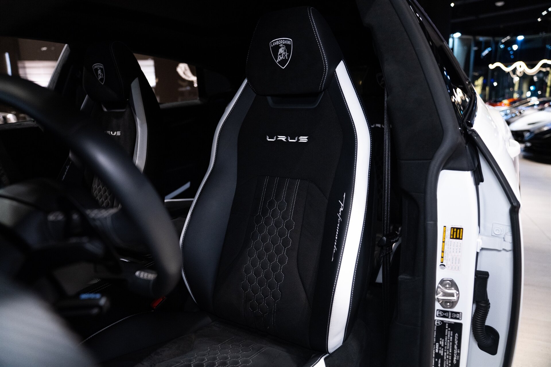 2023 Lamborghini Urus Performante - Photo 35