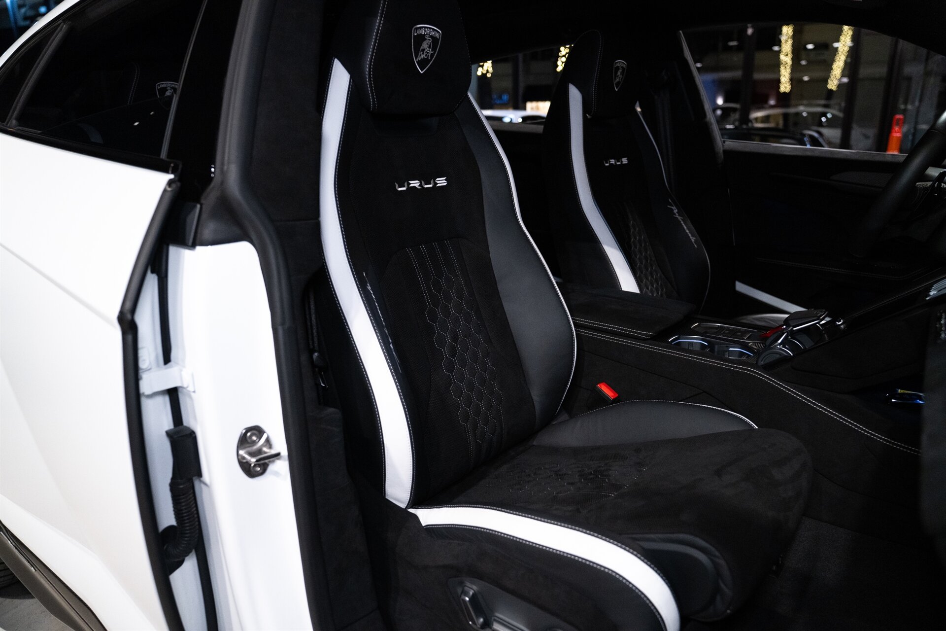 2023 Lamborghini Urus Performante - Photo 31