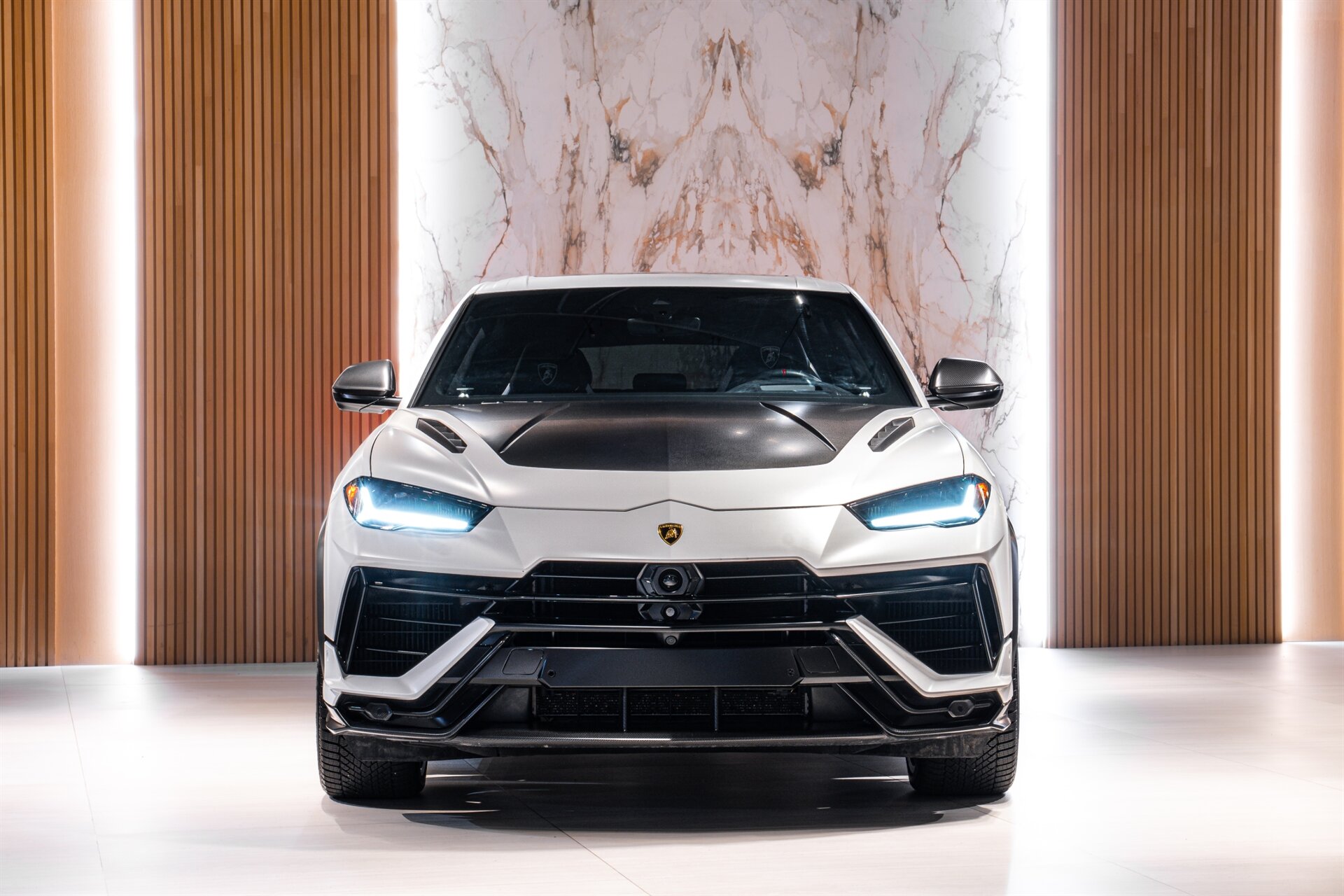 2023 Lamborghini Urus Performante - Photo 2