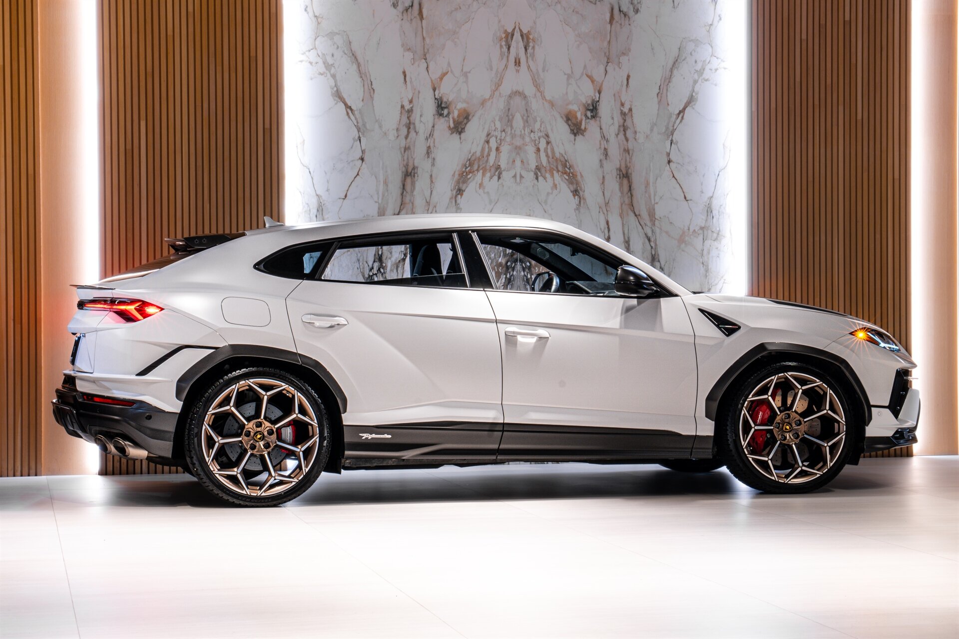 2023 Lamborghini Urus Performante - Photo 3