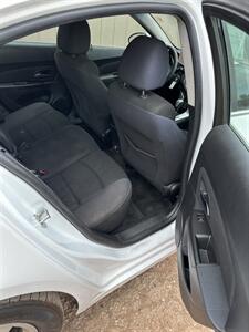 2016 Chevrolet Cruze Limited 1LT Auto   - Photo 9 - Wichita Falls, TX 76305