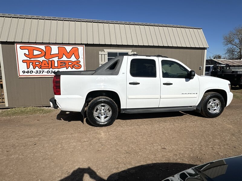 2007 Chevrolet Avalanche LS 1500 LS 1500 4dr Crew Cab   - Photo 1 - Wichita Falls, TX 76305