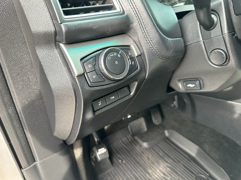 2017 Ford Explorer Platinum   - Photo 13 - Logansport, IN 46947