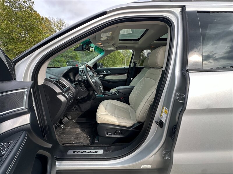 2017 Ford Explorer Platinum   - Photo 11 - Logansport, IN 46947