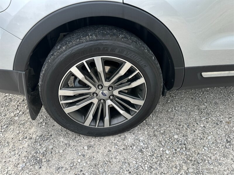 2017 Ford Explorer Platinum   - Photo 6 - Logansport, IN 46947