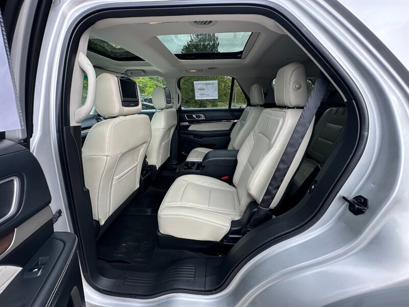 2017 Ford Explorer Platinum   - Photo 22 - Logansport, IN 46947