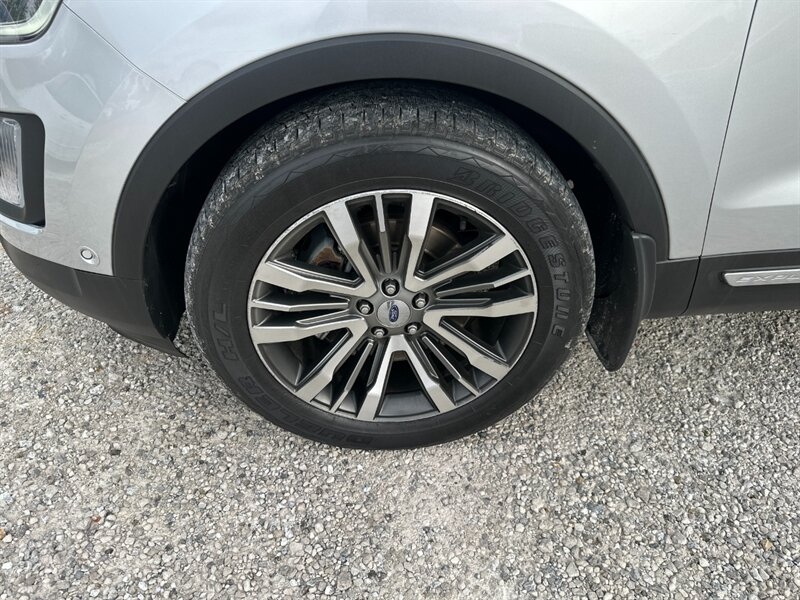 2017 Ford Explorer Platinum   - Photo 4 - Logansport, IN 46947