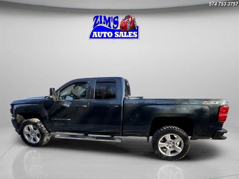 2017 Chevrolet Silverado 1500 LT photo 2