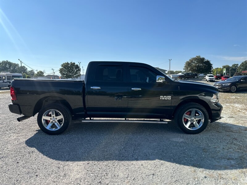 2016 RAM 1500 Express   - Photo 8 - Logansport, IN 46947