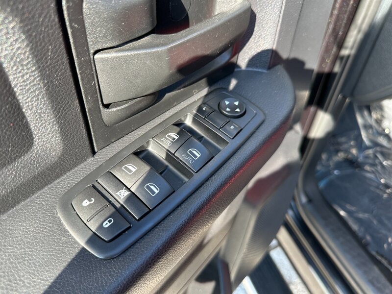 2016 RAM 1500 Express   - Photo 18 - Logansport, IN 46947