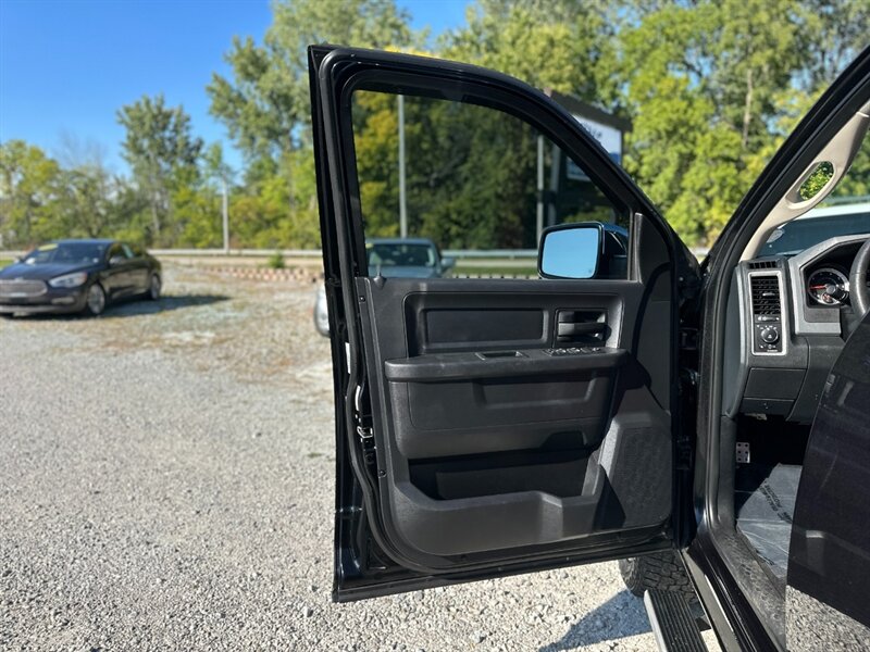 2016 RAM 1500 Express   - Photo 17 - Logansport, IN 46947