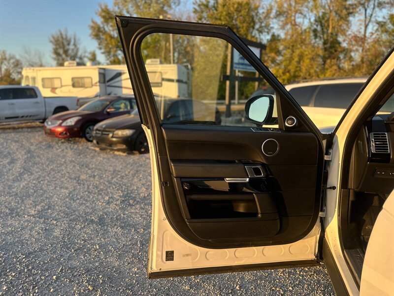 2017 Land Rover Range Rover HSE   - Photo 18 - Logansport, IN 46947
