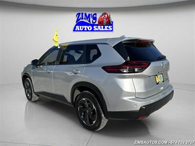 2024 Nissan Rogue SV   - Photo 5 - Logansport, IN 46947